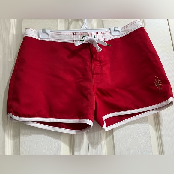 Surf Diva Women’s Red/White Short in Size 13 - Picture 1 of 3